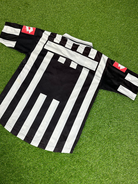 2001-02 Juventus Football Shirt made by Lotto Sized Large