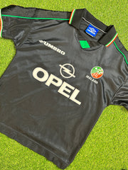 1998-99 Republic of Ireland football shirt made by Umbro. Sized Large Youth but would fit a Small mans