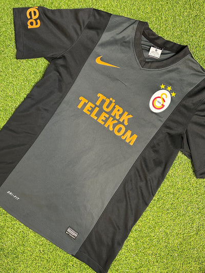2013-14 Galatasaray Football Shirt made by Nike size Medium