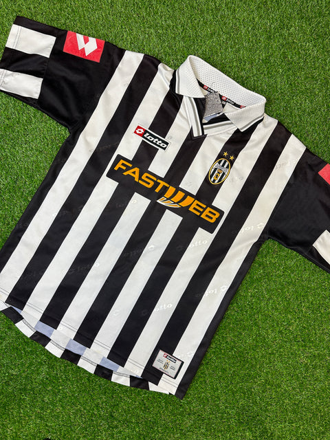 2001-02 Juventus football shirt made by Lotto sized Large
