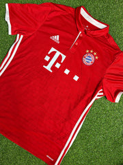 2016-17 Bayern Munich Football Shirt made by Adidas size Large