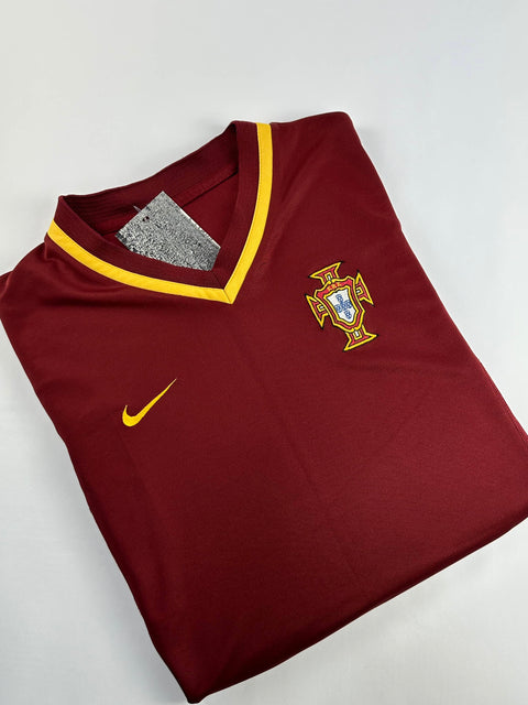 2000-02 Portugal football shirt made by Nike size Small