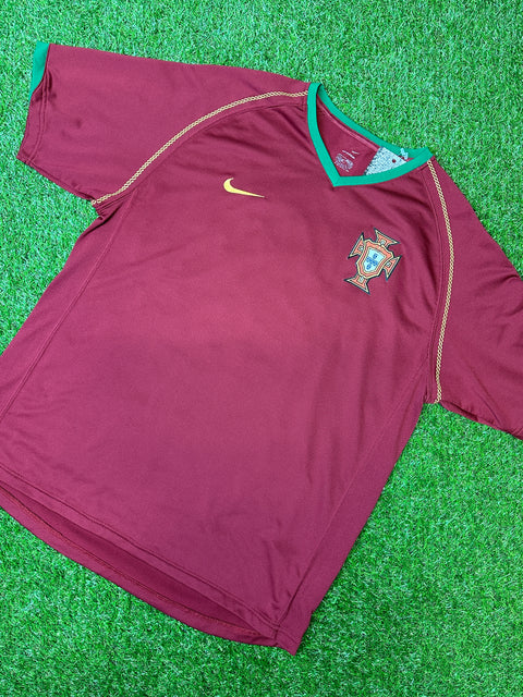2006-08 Portugal football shirt made by Nike size large