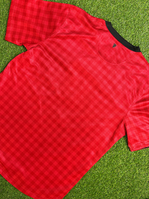 2012-13 Manchester United football shirt made by Nike size Medium