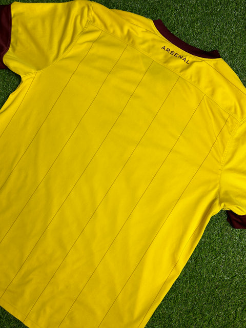 2010-13 Arsenal football shirt made by Nike size XL