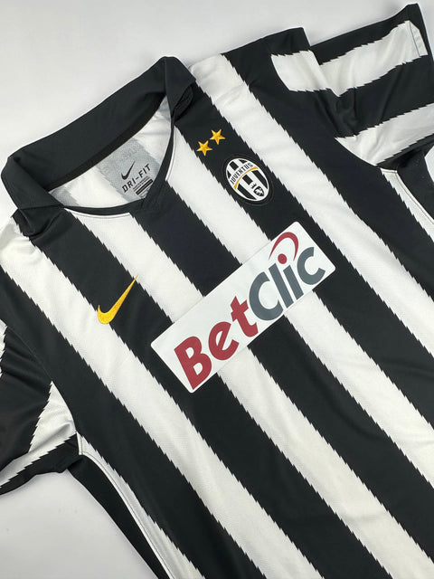 2010-11 Juventus football shirt made by Nike available in various sizes