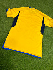 2022 Sweden Football Shirt sized Medium