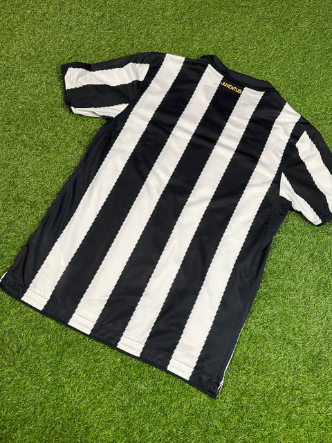 2010-11 Juventus Football Shirt (Small)