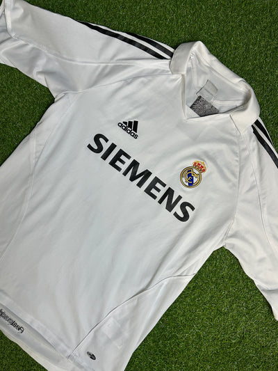 2005-06 Real Madrid football shirt made by Adidas size Medium